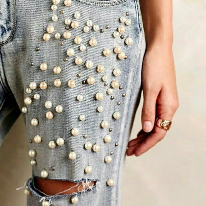 Peças Jeans Bordadas com Pedrarias